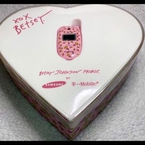 Vintage (2005) Betsey Johnson Mobile Phone by Samsung: New-in-Box w/BJ Pouch
